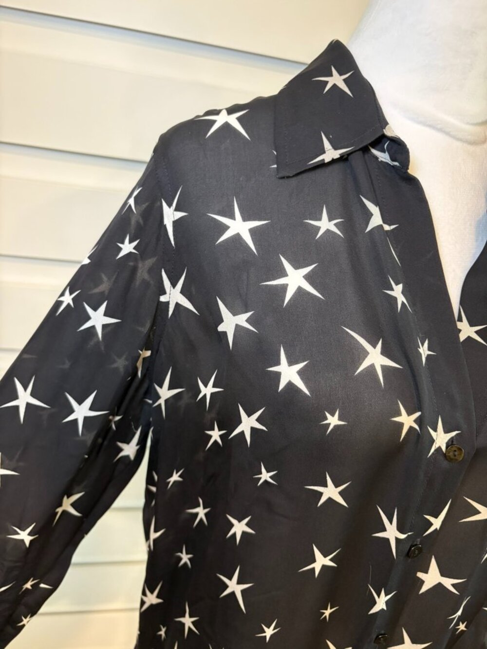 L'Agence Nina Star Print 100% Silk Button Down Blouse Black White M - Picture 6 of 11